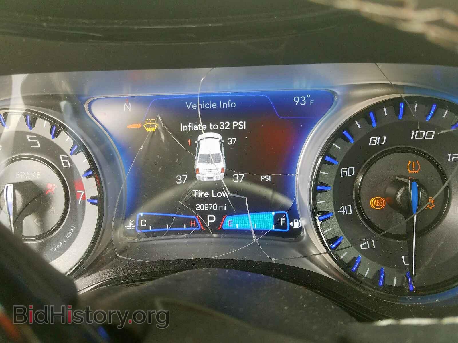 2019 CHRYSLER 300 - VIN: 2C3CCABG2KH585512 - Фото 8