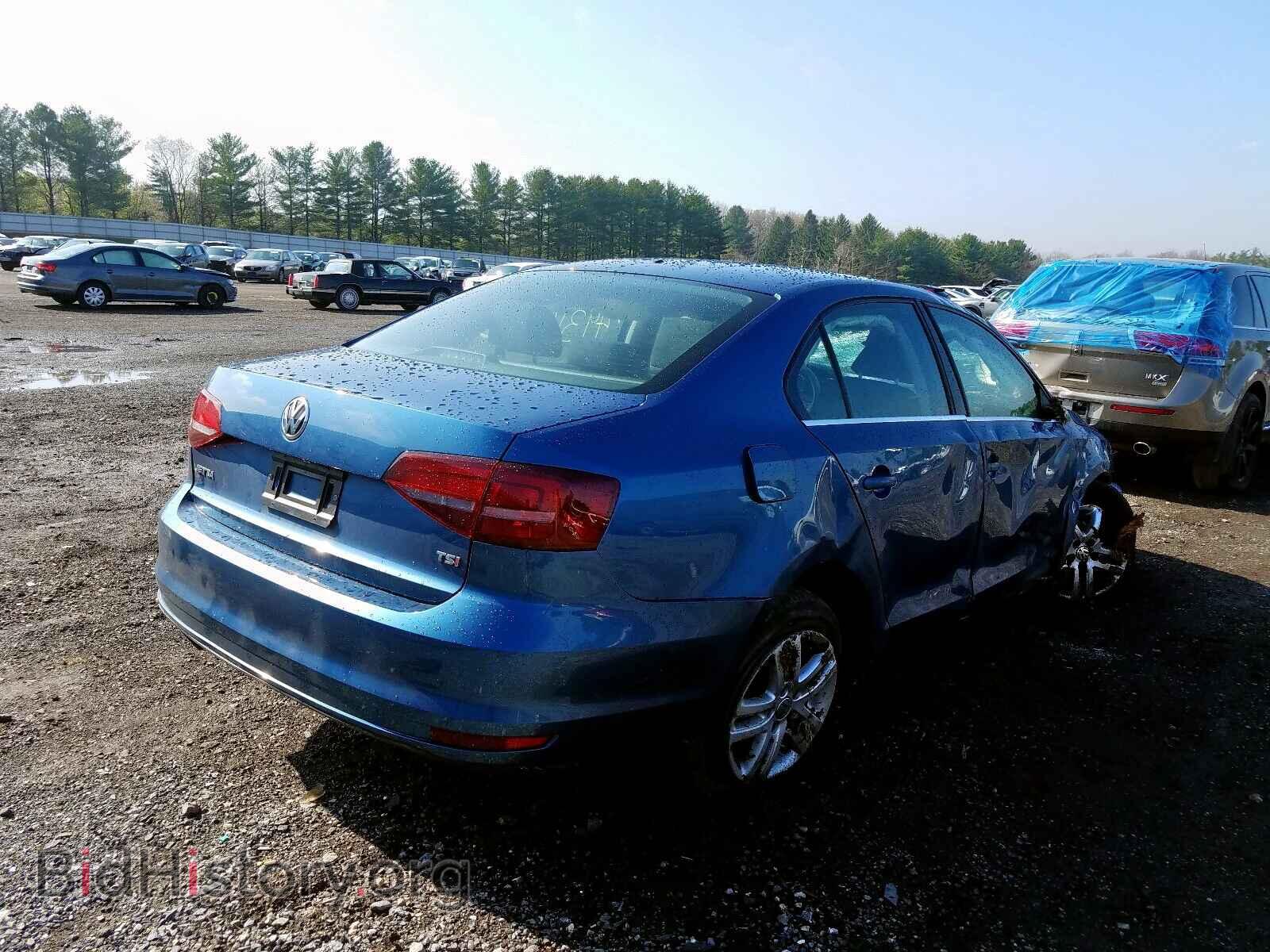 2017 VOLKSWAGEN JETTA - VIN: 3VW2B7AJXHM225390 - Фото 4