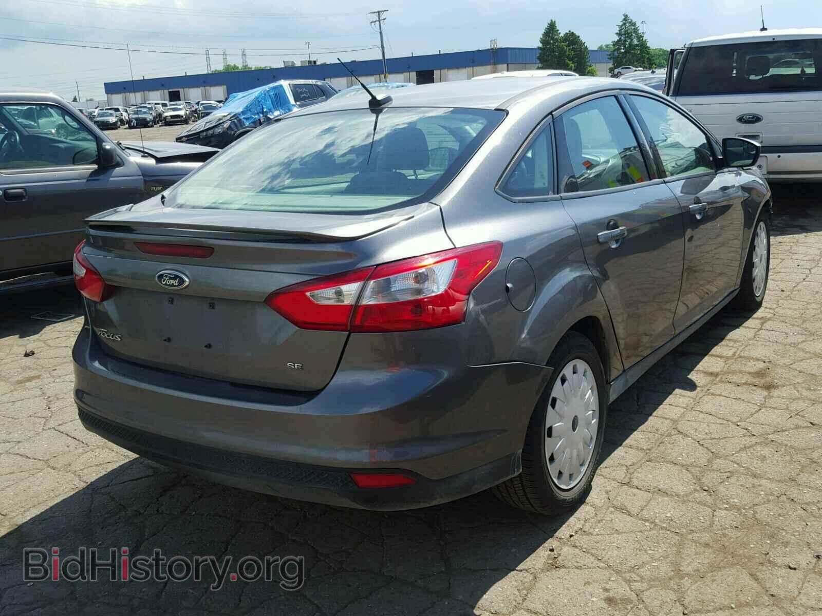 2012 Ford FOCUS (VIN 1FAHP3F28CL104558) — photo 4 of 10
