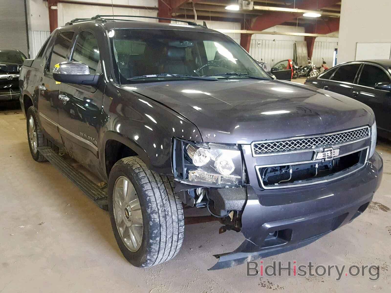 Photo 3GNVKGE08AG137371 - CHEVROLET AVALANCHE 2010