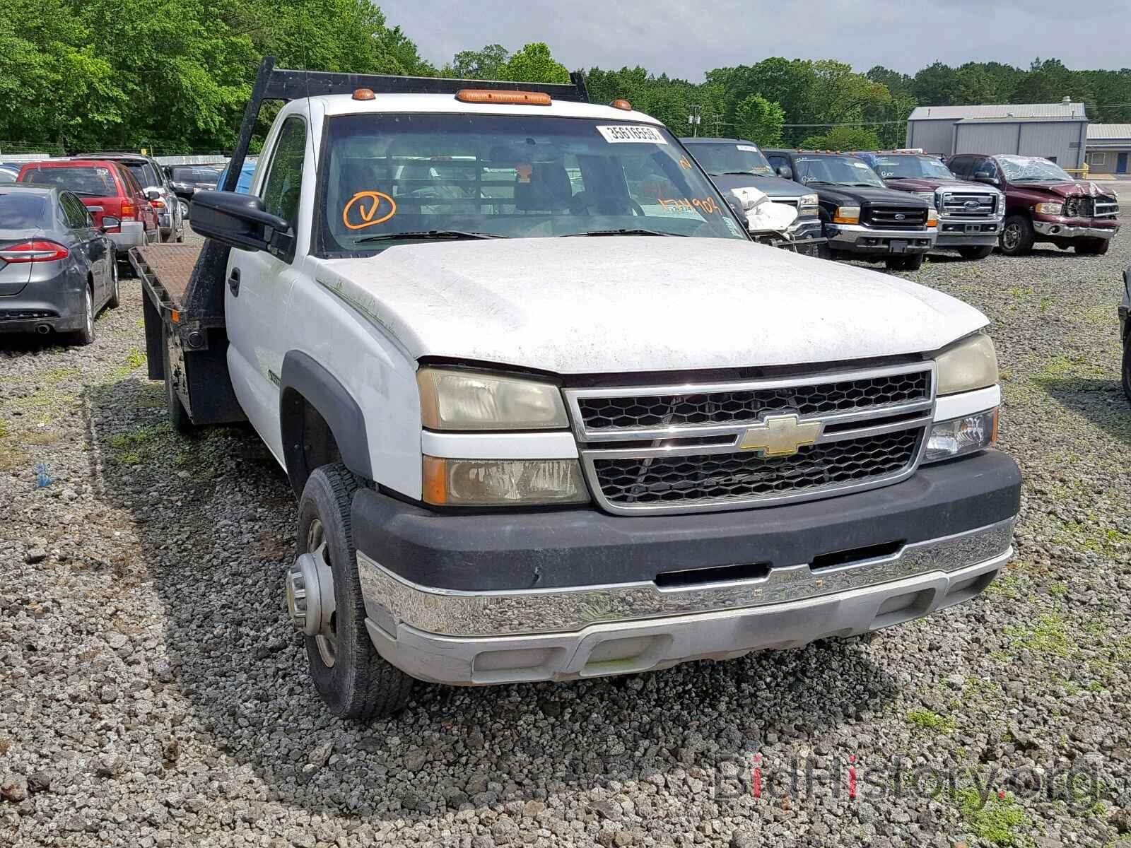 Photo 1GBJC34U76E174903 - CHEVROLET SILVERADO 2006