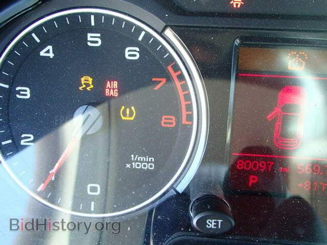 2011 AUDI Q5 - VIN: WA1LFAFP2BA093682 - Фото 8