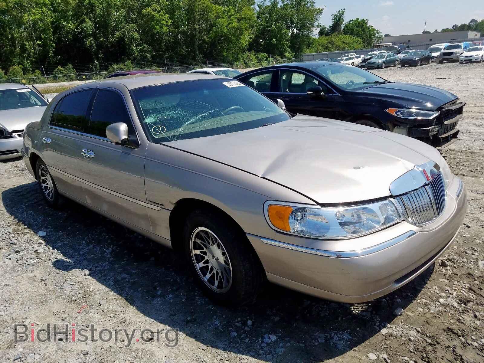 Photo 1LNHM82W2YY906912 - LINCOLN TOWNCAR 2000