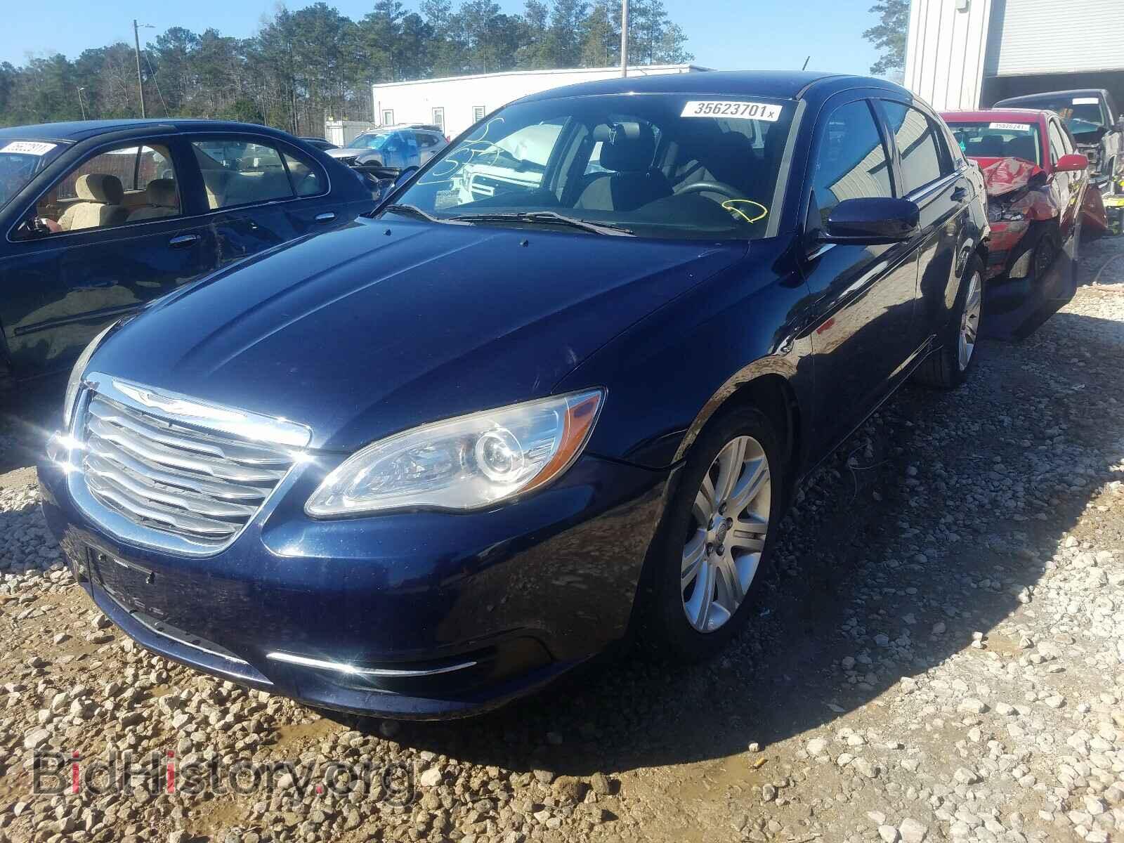 2013 CHRYSLER 200 - VIN: 1C3CCBAB4DN698142 - Фото 2