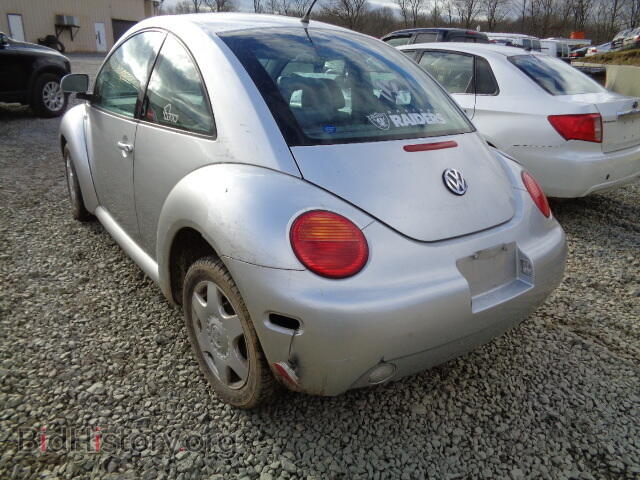 2000 VOLKSWAGEN BEETLE - VIN: 3VWCC21C2YM413956 - Фото 3