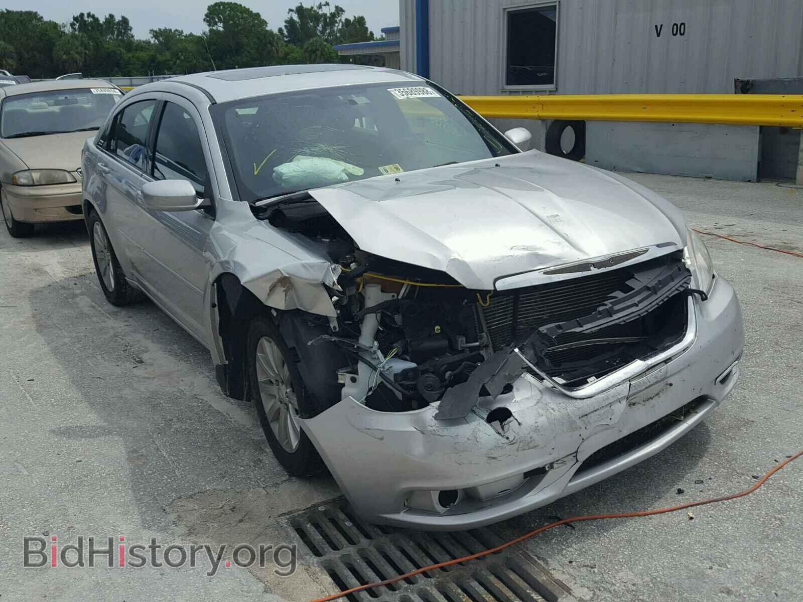Photo 1C3BC1FG2BN552605 - CHRYSLER 200 2011