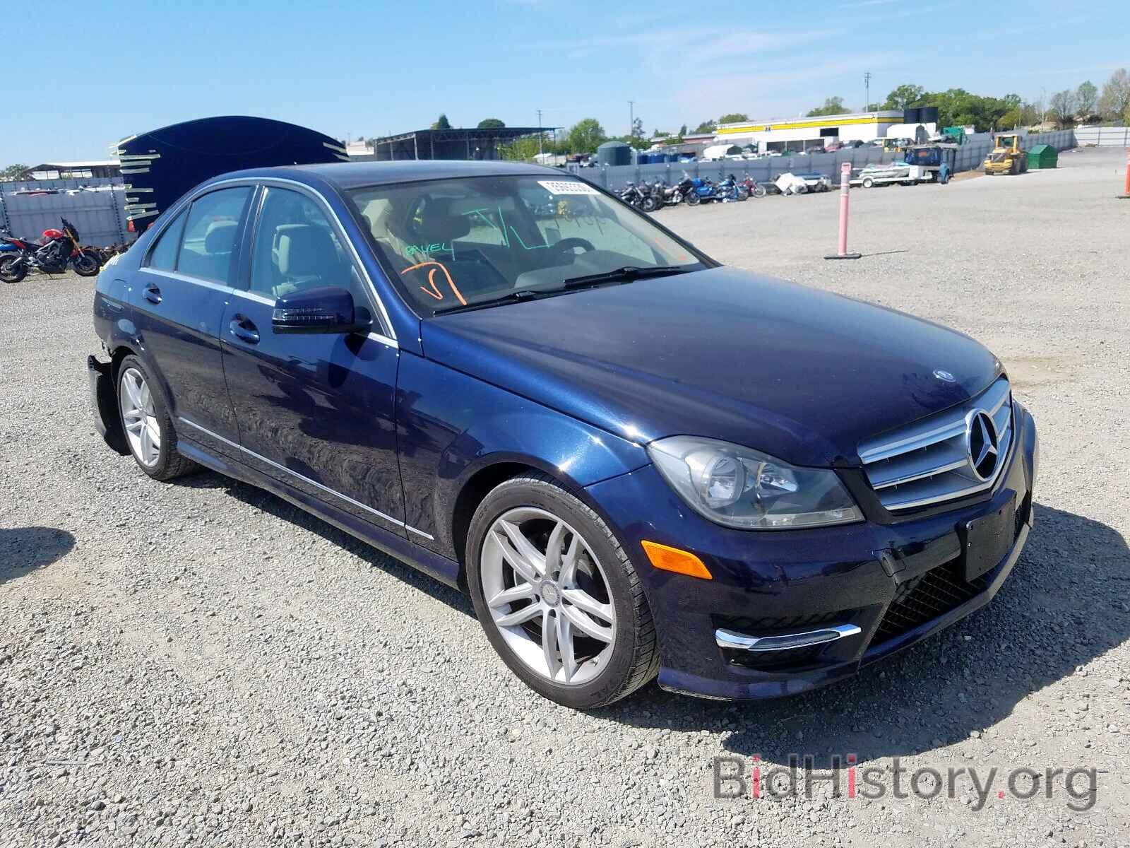 Photo WDDGF4HB3DA859745 - MERCEDES-BENZ C CLASS 2013