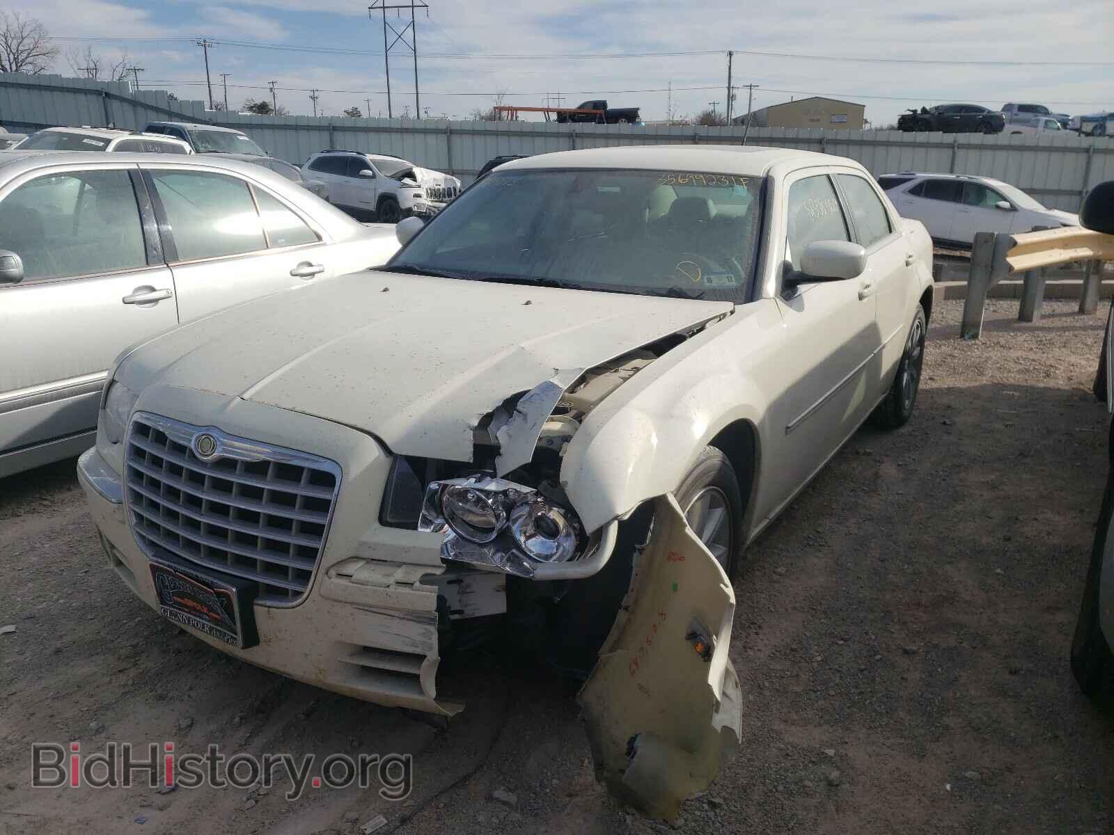 2008 CHRYSLER 300 - VIN: 2C3KA33G08H303873 - Фото 2