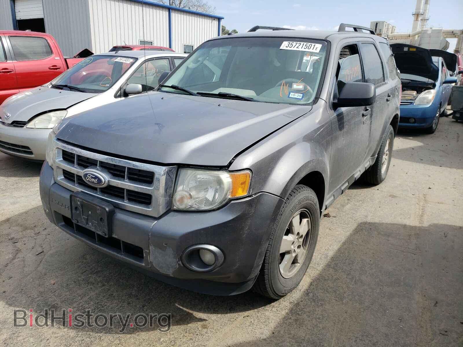 2011 FORD ESCAPE - VIN: 1FMCU0D73BKC52496 - Фото 2