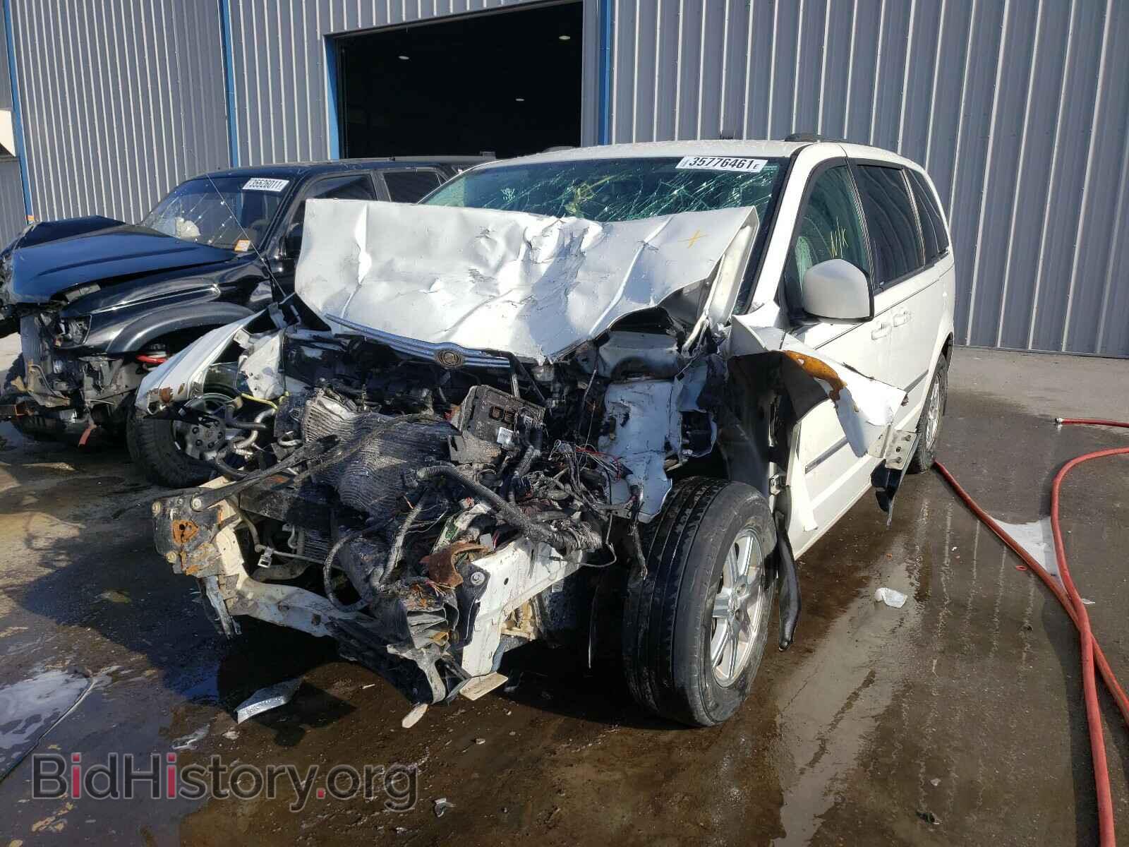 2009 CHRYSLER MINIVAN - VIN: 2A8HR54179R684131 - Фото 2