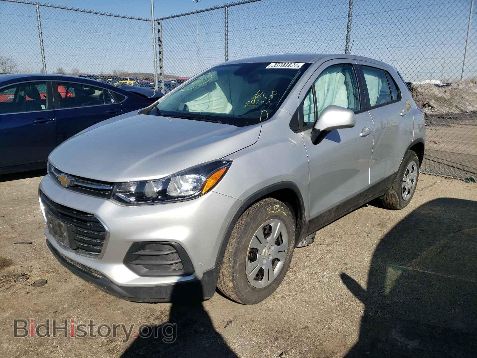 2017 CHEVROLET TRAX - VIN: 3GNCJKSB0HL194670 - Фото 2