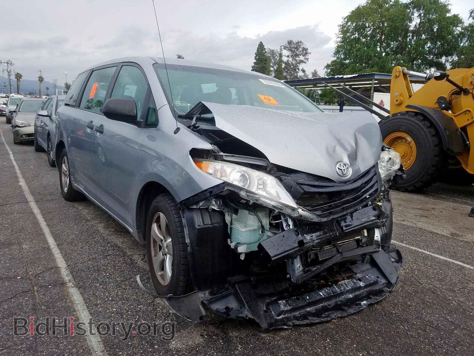 Photo 5TDKA3DC4BS007268 - TOYOTA SIENNA 2011
