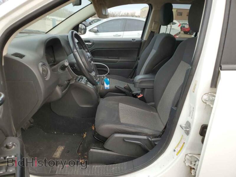 2011 Jeep COMPASS (VIN 1J4NF1FB0BD240142) — photo 7 of 13
