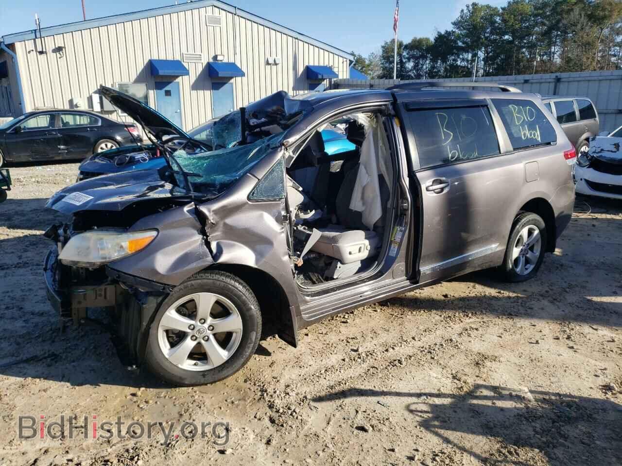 Photo 5TDKK3DC8DS319884 - TOYOTA SIENNA 2013