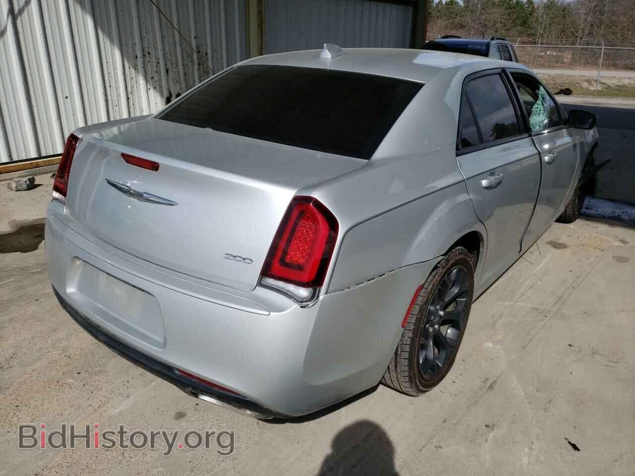 2019 CHRYSLER 300 - VIN: 2C3CCAAG3KH590185 - Фото 4