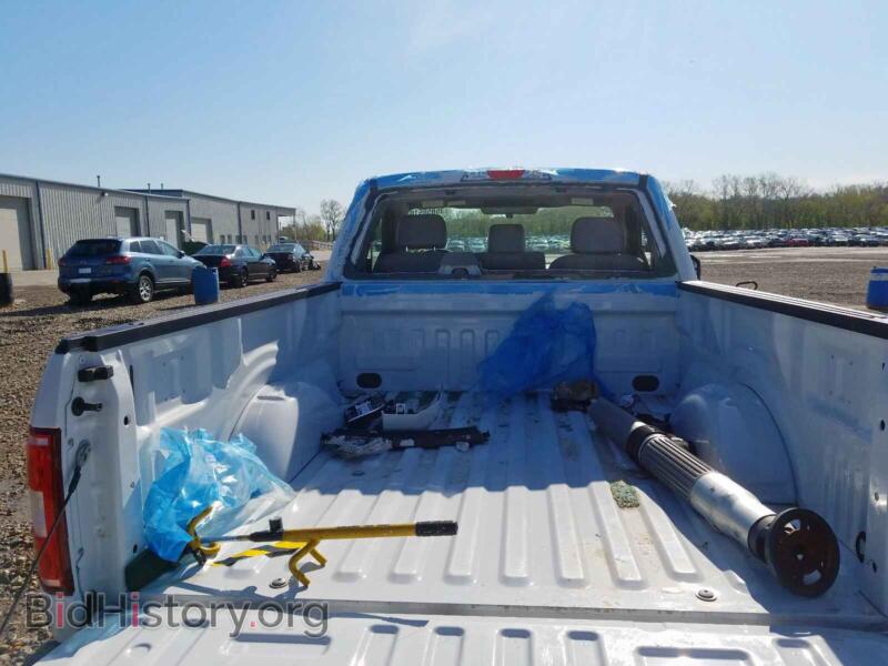 2018 Ford F150 (VIN 1FTMF1CB8JFA77975) — фото 6 из 10