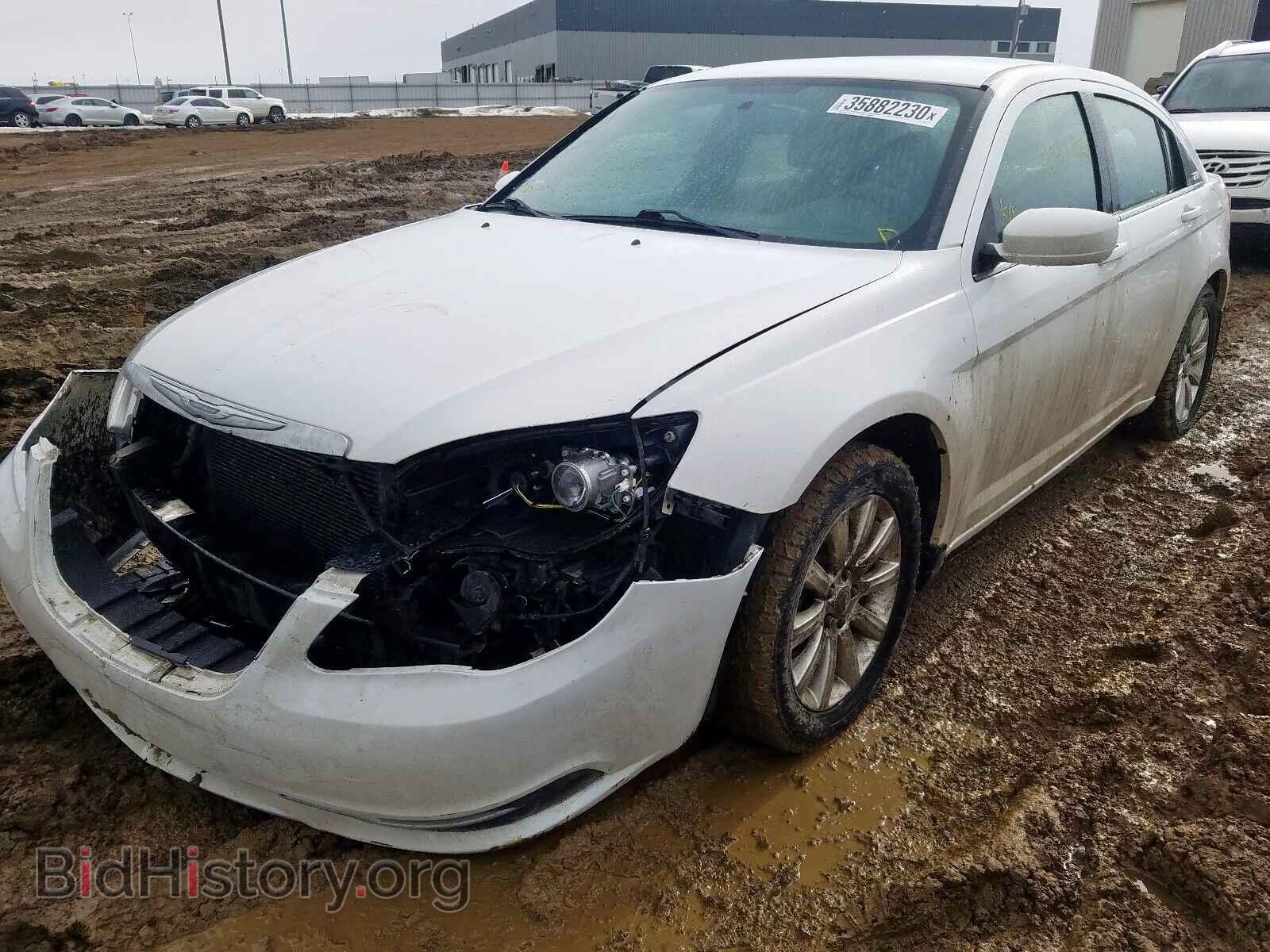 2014 CHRYSLER 200 - VIN: 1C3CCBAG2EN204177 - Фото 2