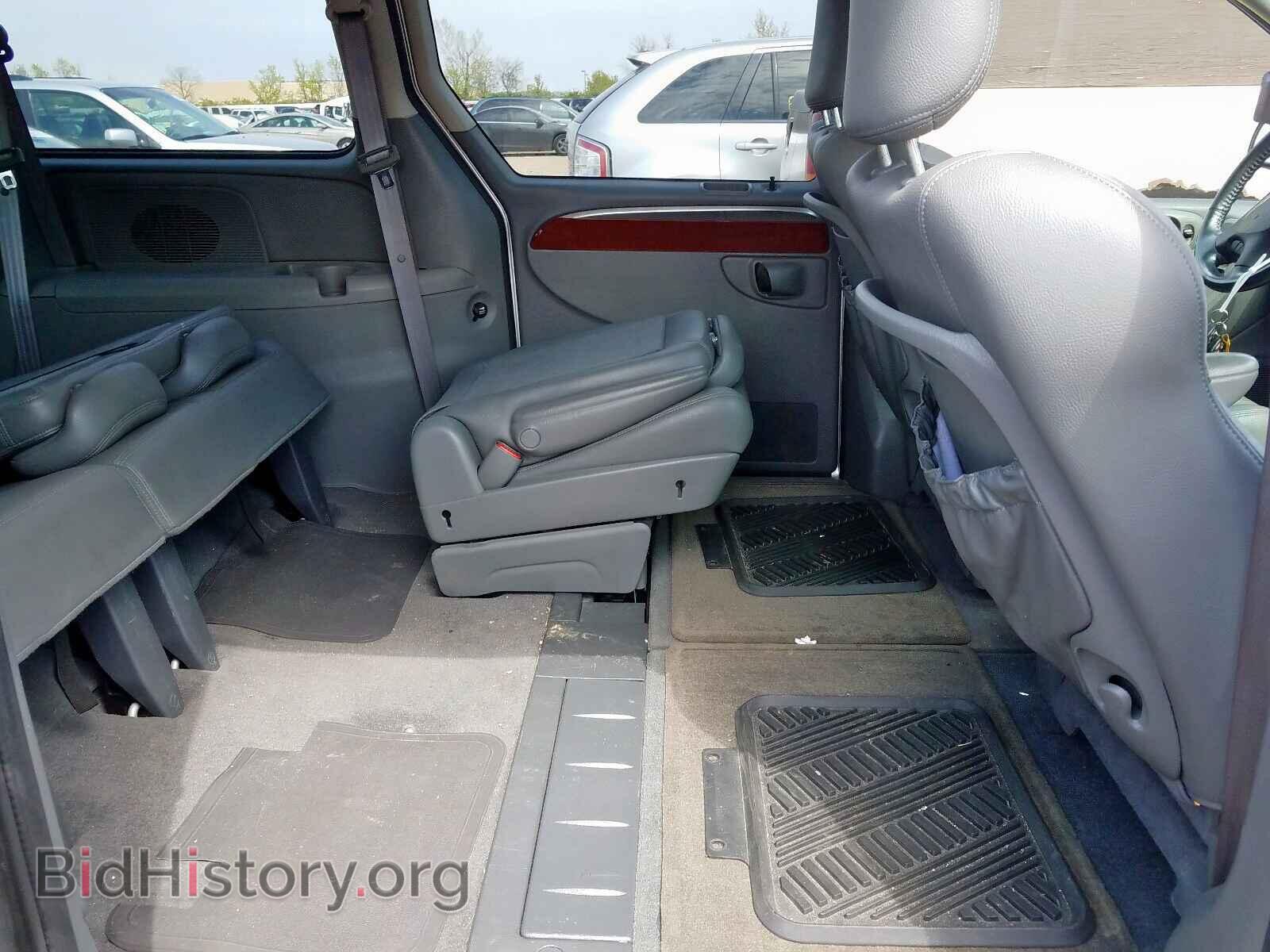 2005 CHRYSLER TOWN & COU - VIN: 2C8GP64L65R512018 - Photo 6