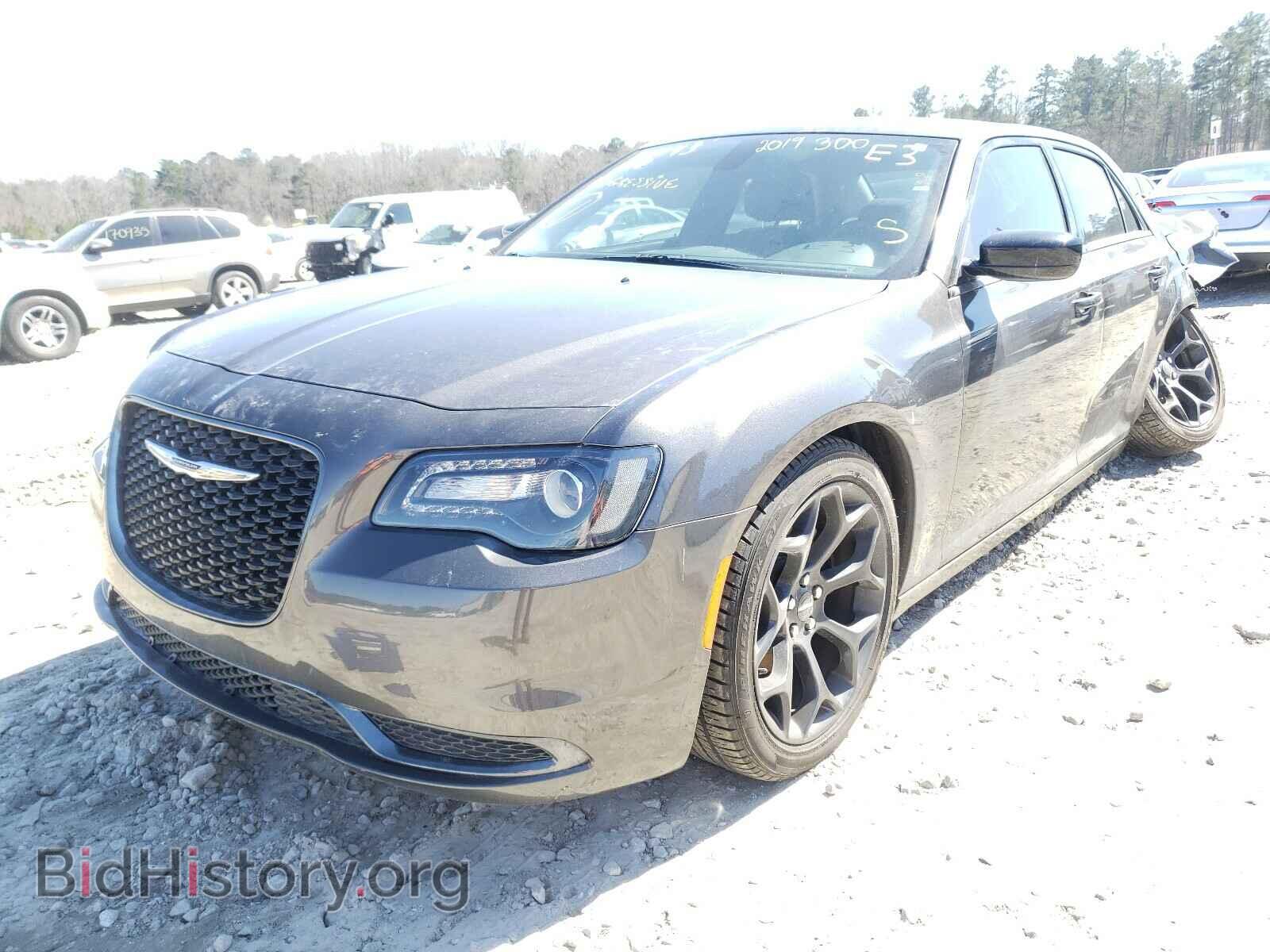 2019 CHRYSLER 300 - VIN: 2C3CCAAG2KH528678 - Фото 2