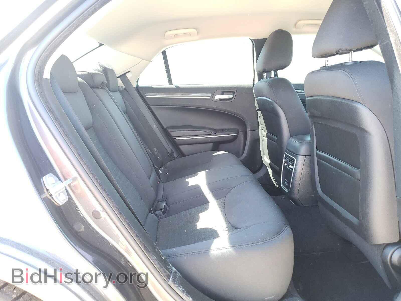 2019 CHRYSLER 300 - VIN: 2C3CCAAG2KH528678 - Фото 6