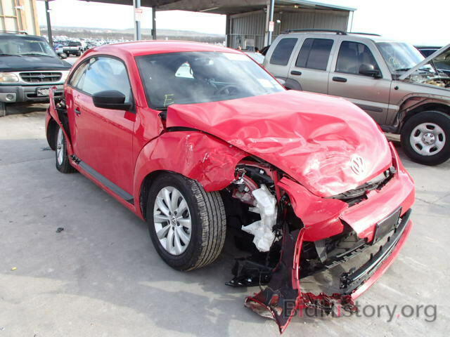 Photo 3VWF17AT4EM642733 - VOLKSWAGEN BEETLE 2014