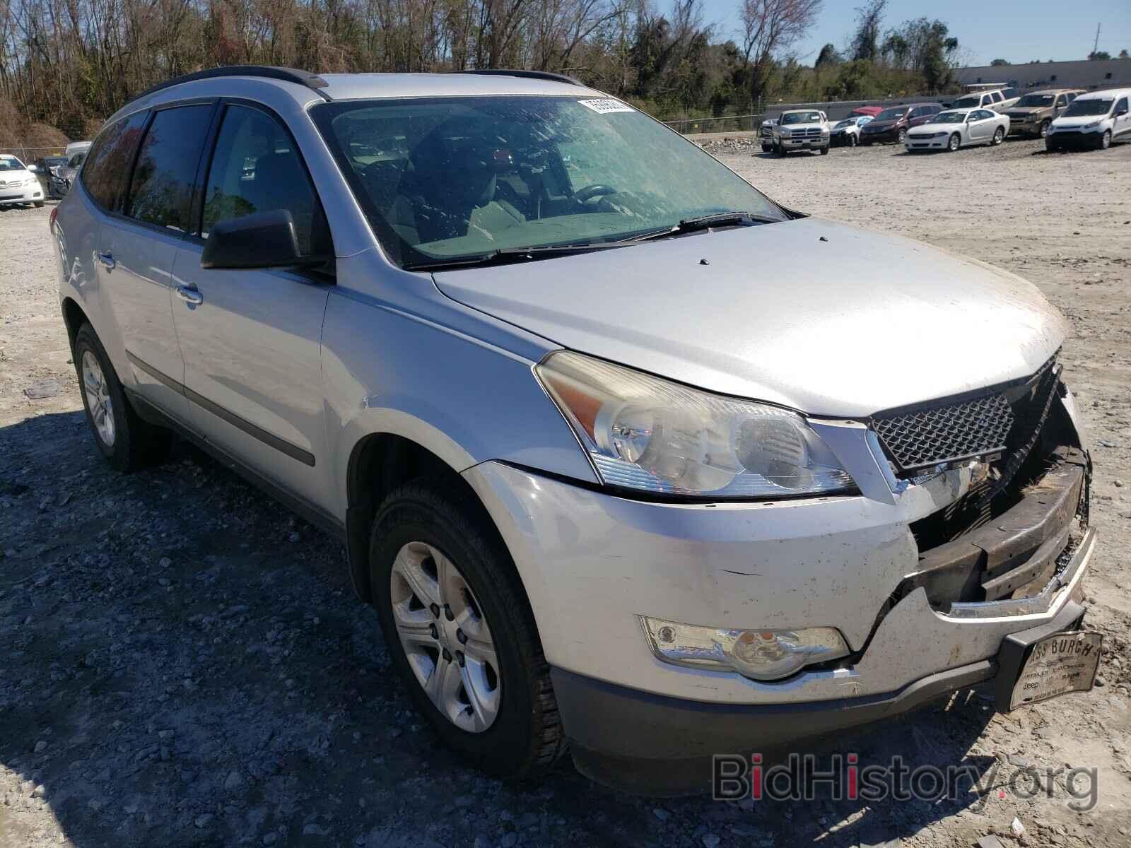 Photo 1GNKRFED5CJ379113 - CHEVROLET TRAVERSE 2012