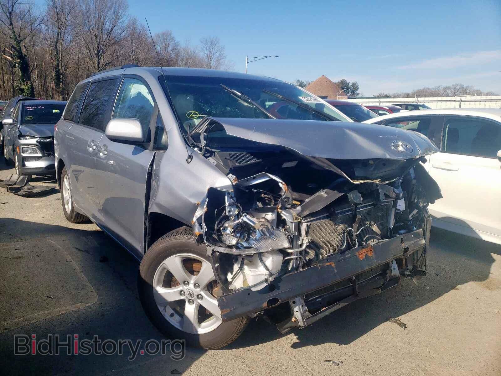 Photo 5TDKK3DC6BS075164 - TOYOTA SIENNA 2011