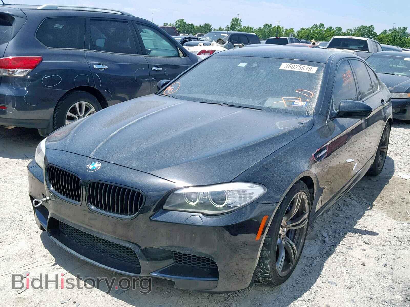 2013 BMW M5 - VIN: WBSFV9C50DC773278 - Фото 2