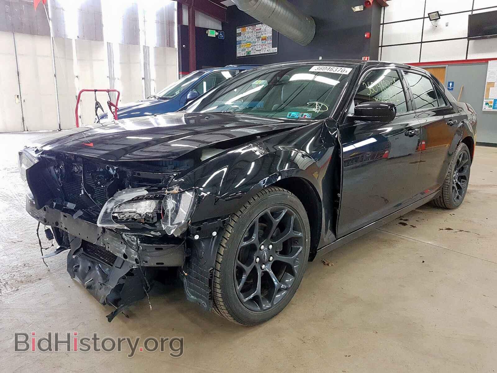 2019 CHRYSLER 300 - VIN: 2C3CCABG0KH637963 - Фото 2