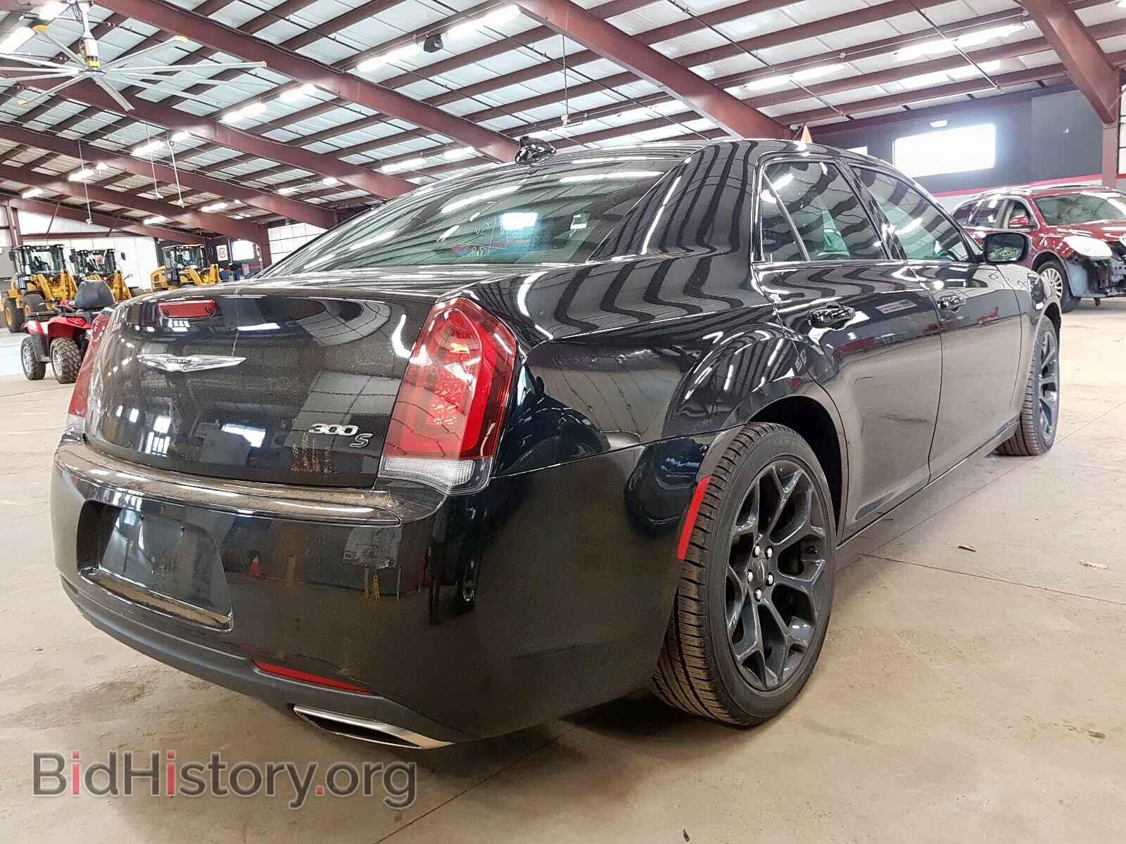 2019 CHRYSLER 300 - VIN: 2C3CCABG0KH637963 - Фото 4