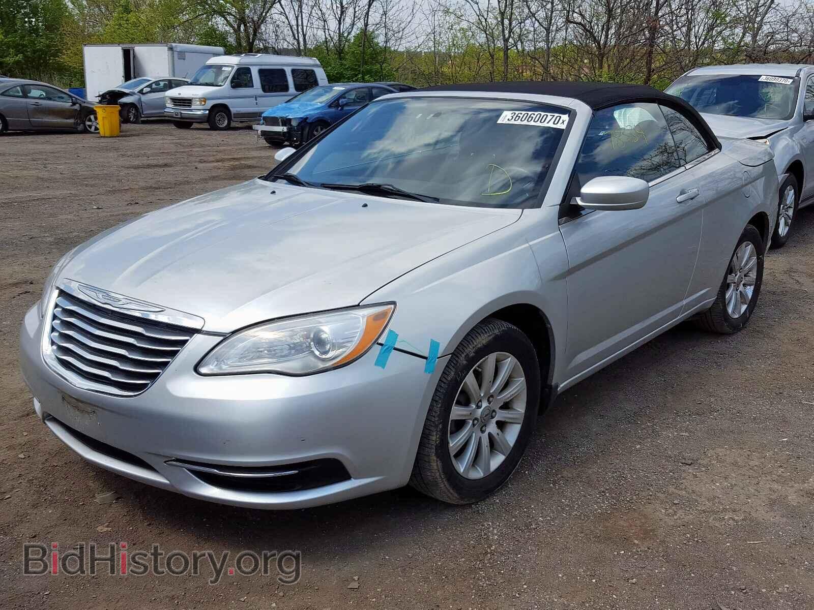 2011 CHRYSLER 200 - VIN: 1C3BC2EB8BN532550 - Фото 2