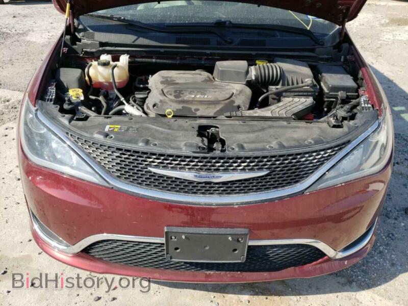 2017 Chrysler PACIFICA (VIN 2C4RC1BGXHR820957) — photo 7 of 10