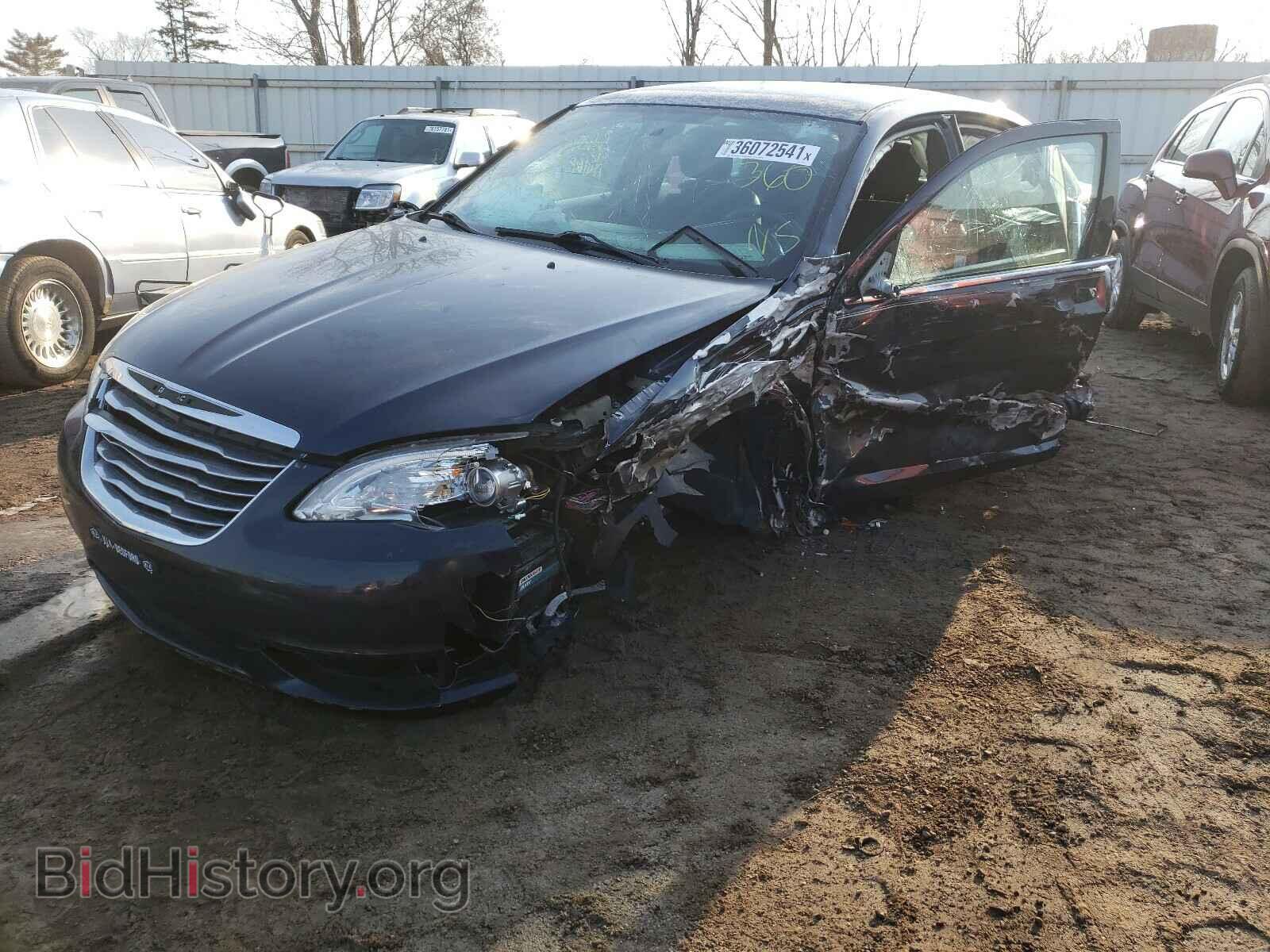 2013 CHRYSLER 200 - VIN: 1C3CCBAB3DN670719 - Фото 2