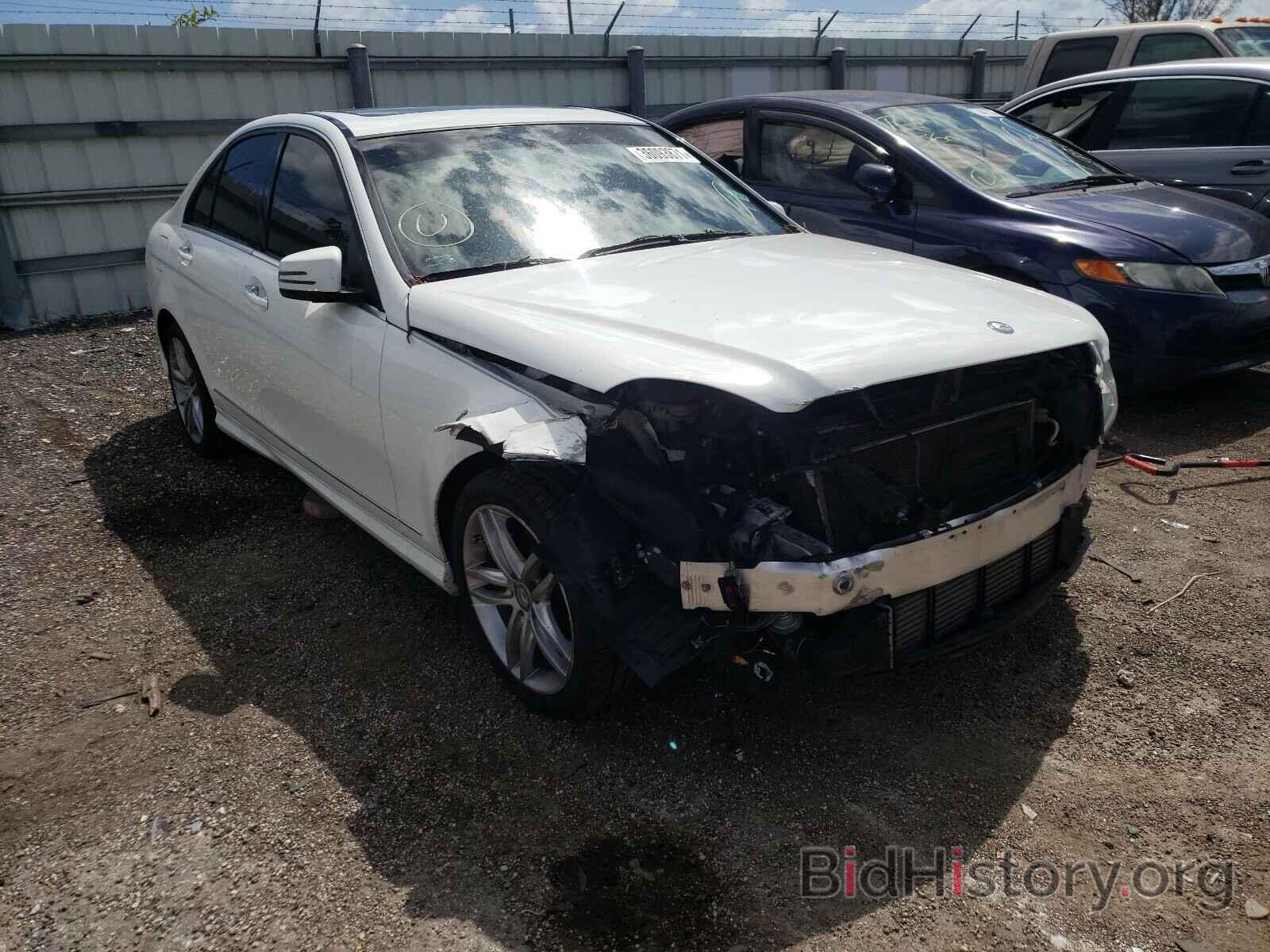 Photo WDDGF4HB6DR272182 - MERCEDES-BENZ C CLASS 2013