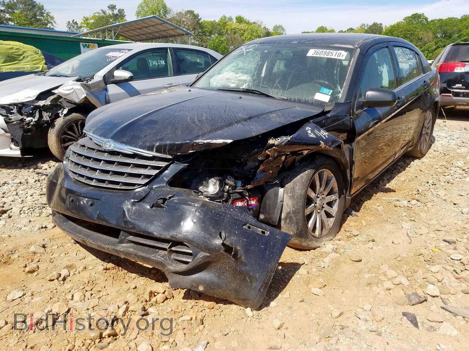 2010 CHRYSLER SEBRING - VIN: 1C3CC5FB9AN233913 - Фото 2