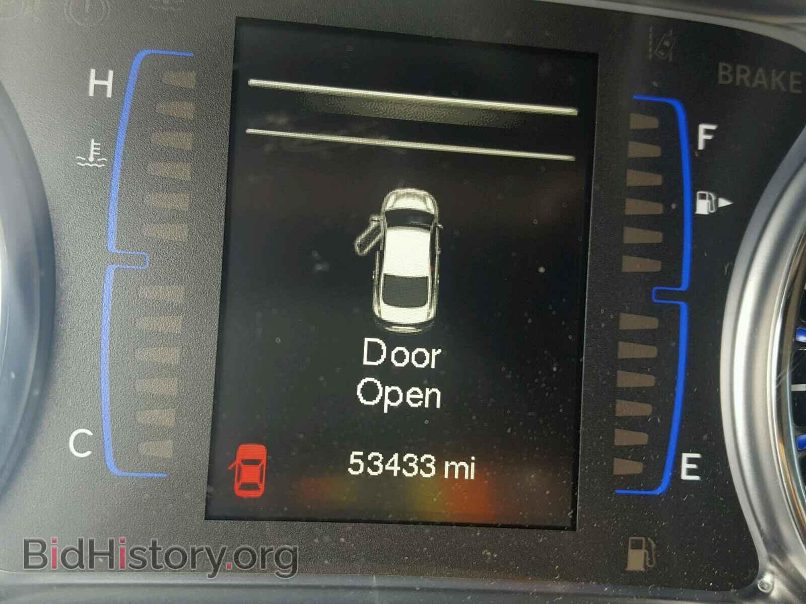 2015 CHRYSLER 200 - VIN: 1C3CCCABXFN724073 - Фото 8