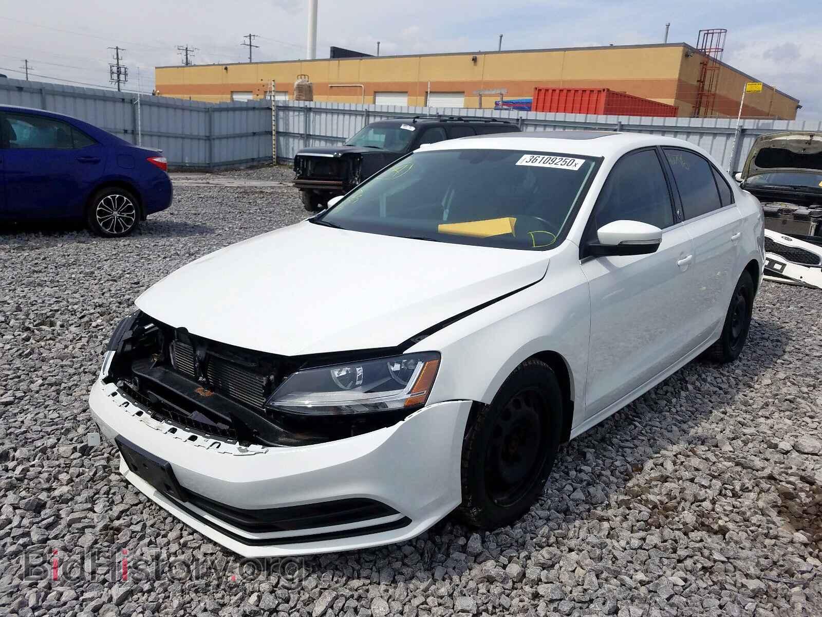 2017 VOLKSWAGEN JETTA - VIN: 3VWDB7AJ0HM307766 - Фото 2
