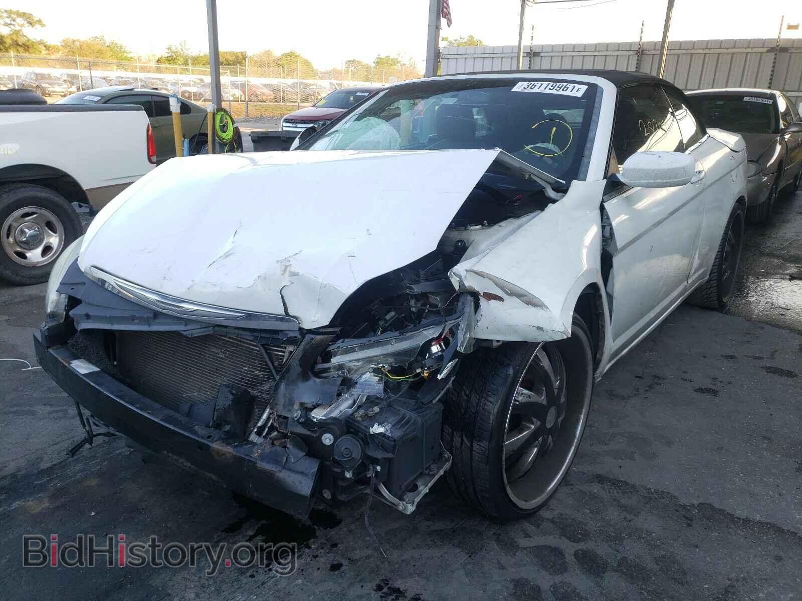 2011 CHRYSLER 200 - VIN: 1C3BC2EB1BN615110 - Фото 2