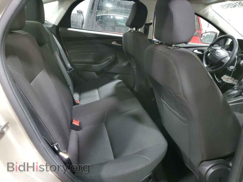 2017 Ford FOCUS (VIN 1FADP3H20HL327860) — photo 10 of 12