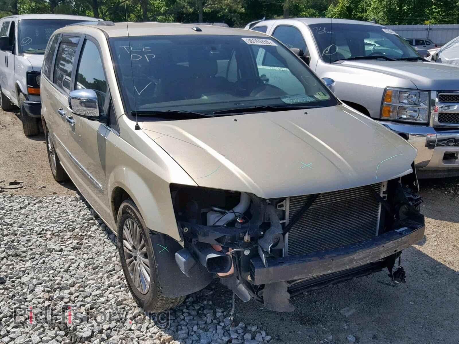 Photo 2A4RR6DG9BR683827 - CHRYSLER TOWN & COU 2011