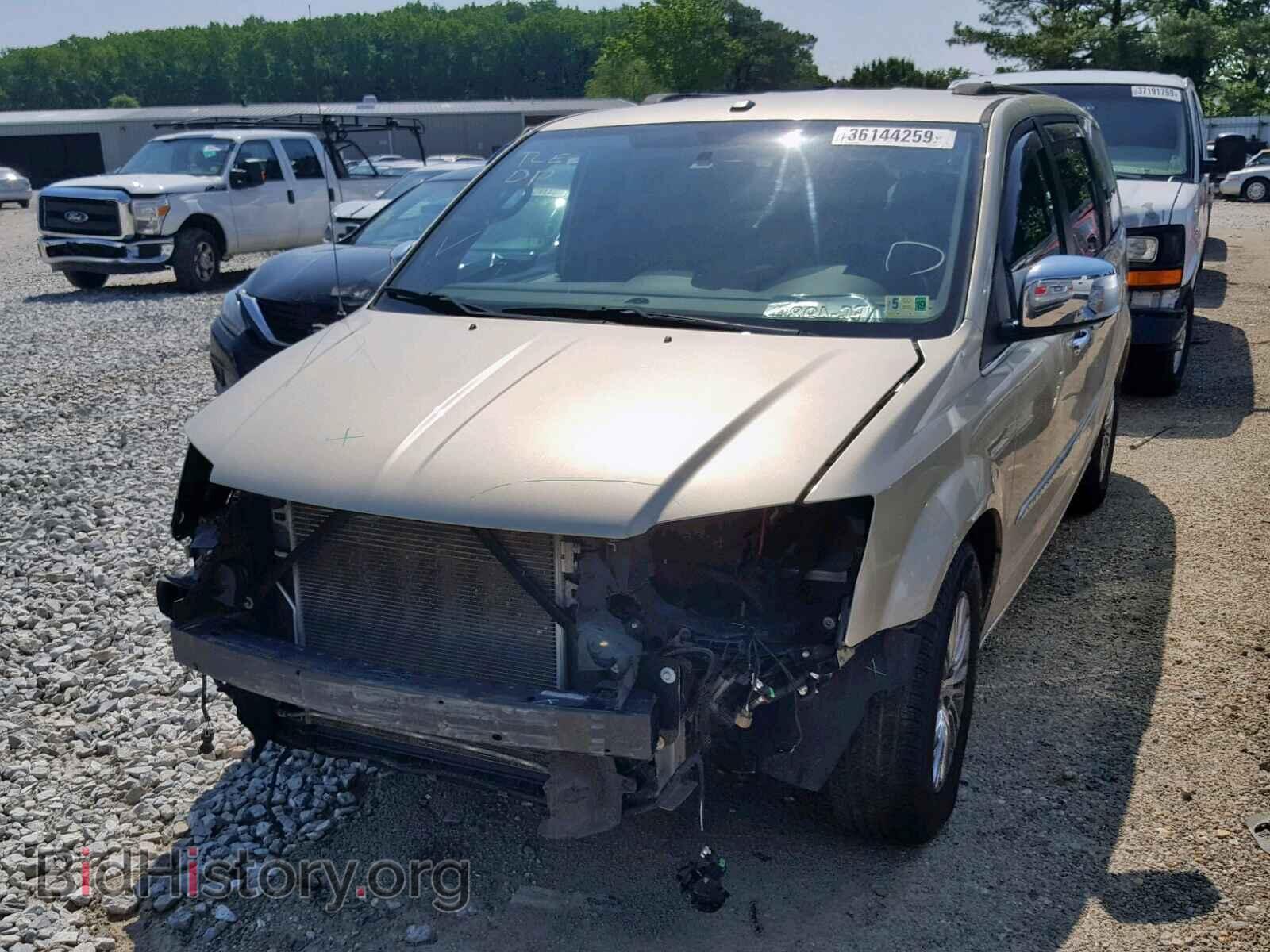 2011 CHRYSLER TOWN & COU - VIN: 2A4RR6DG9BR683827 - Фото 2