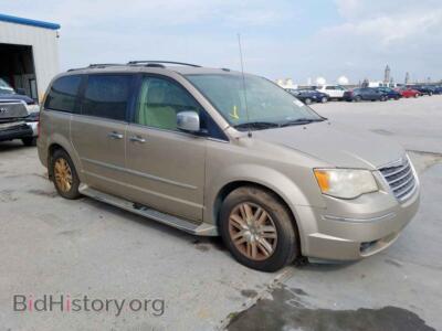 2008 Chrysler MINIVAN Town & COU, gold — VIN 2A8HR64X58R775925, Copart