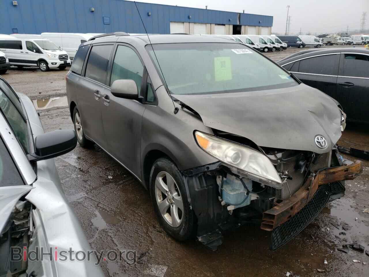 Фотография 5TDKK3DC2BS020534 - TOYOTA SIENNA 2011