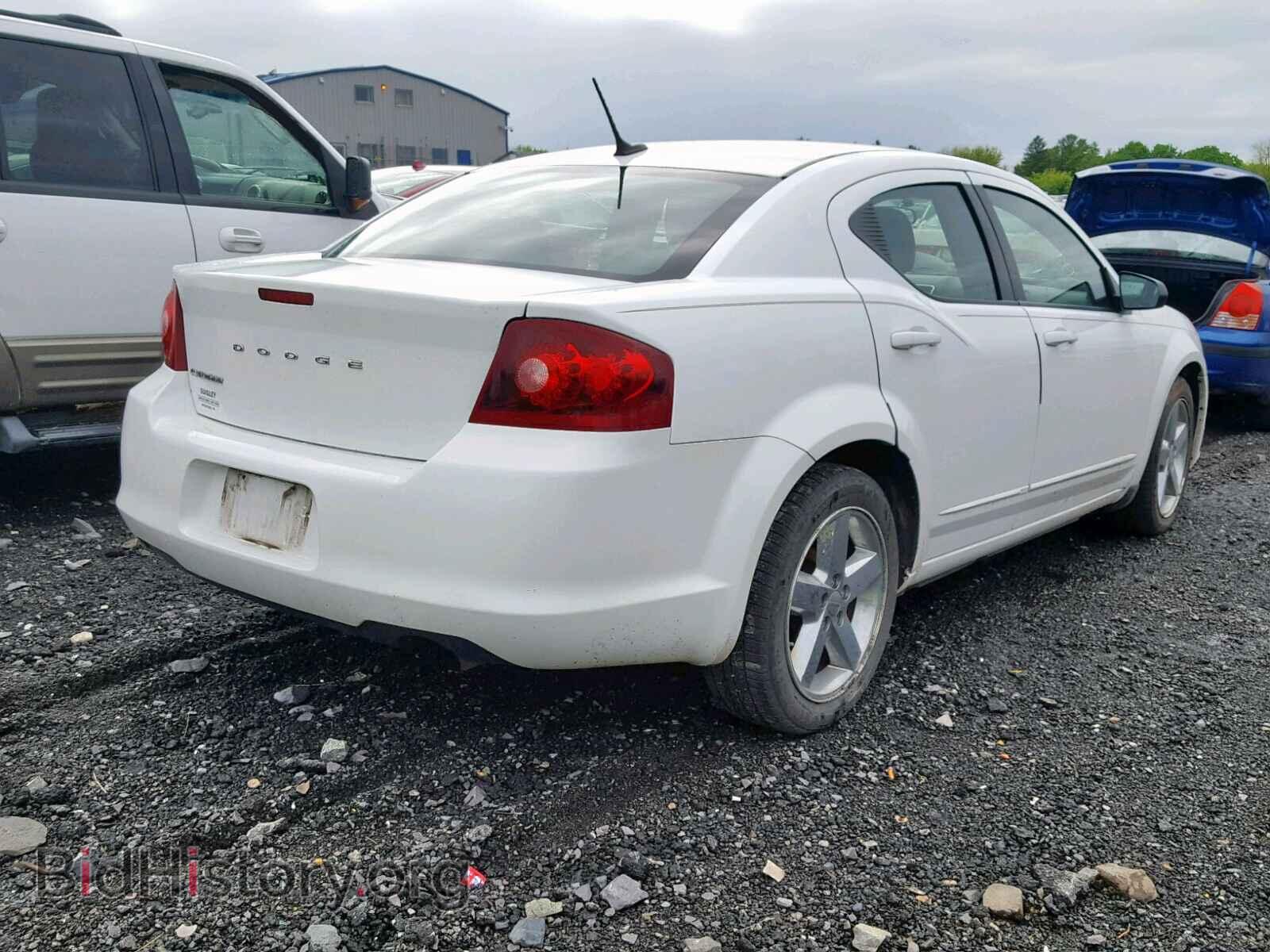 2011 DODGE AVENGER - VIN: 1B3BD4FB8BN558702 - Photo 4