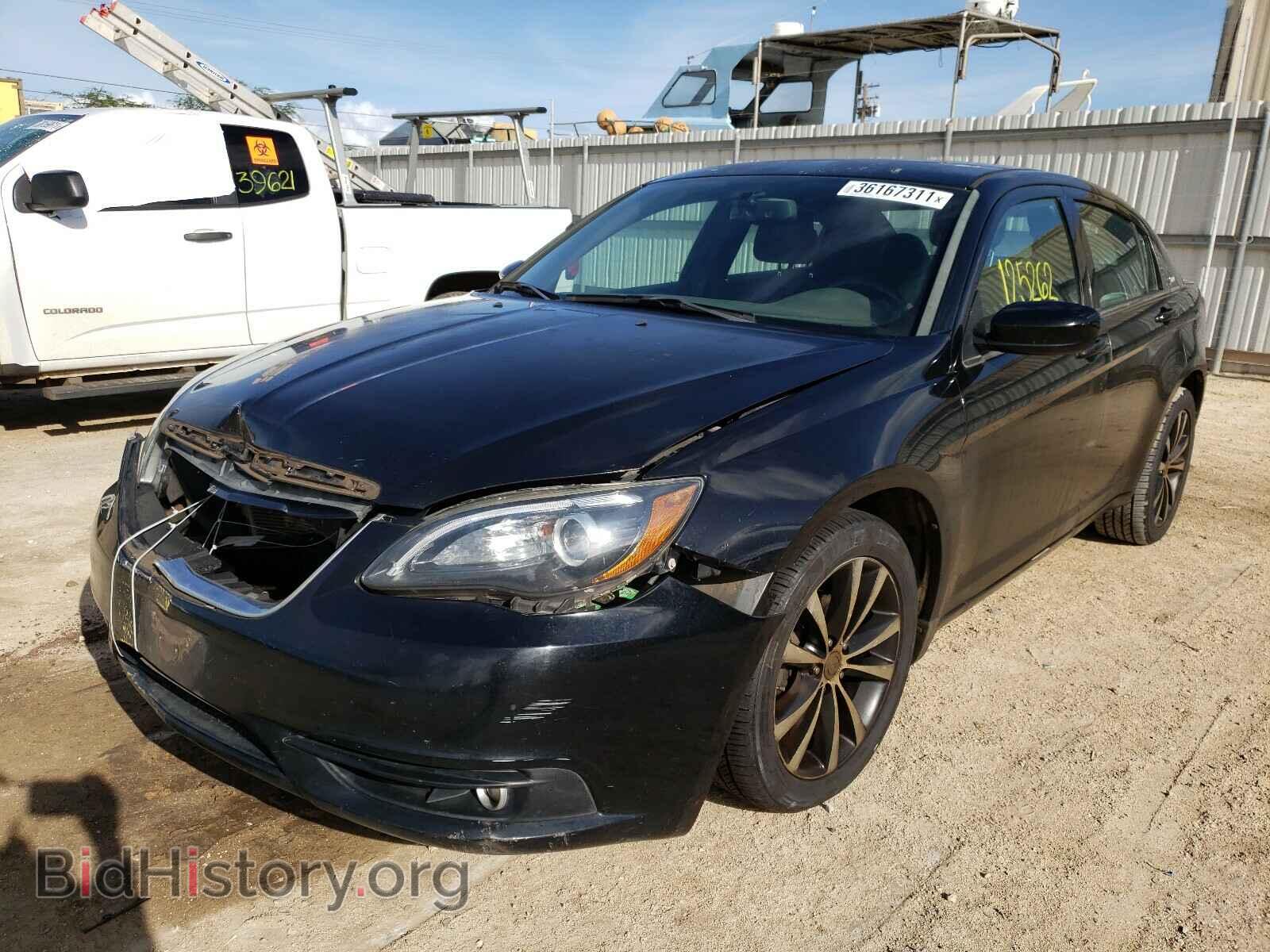 2013 CHRYSLER 200 - VIN: 1C3CCBBG5DN737590 - Фото 2