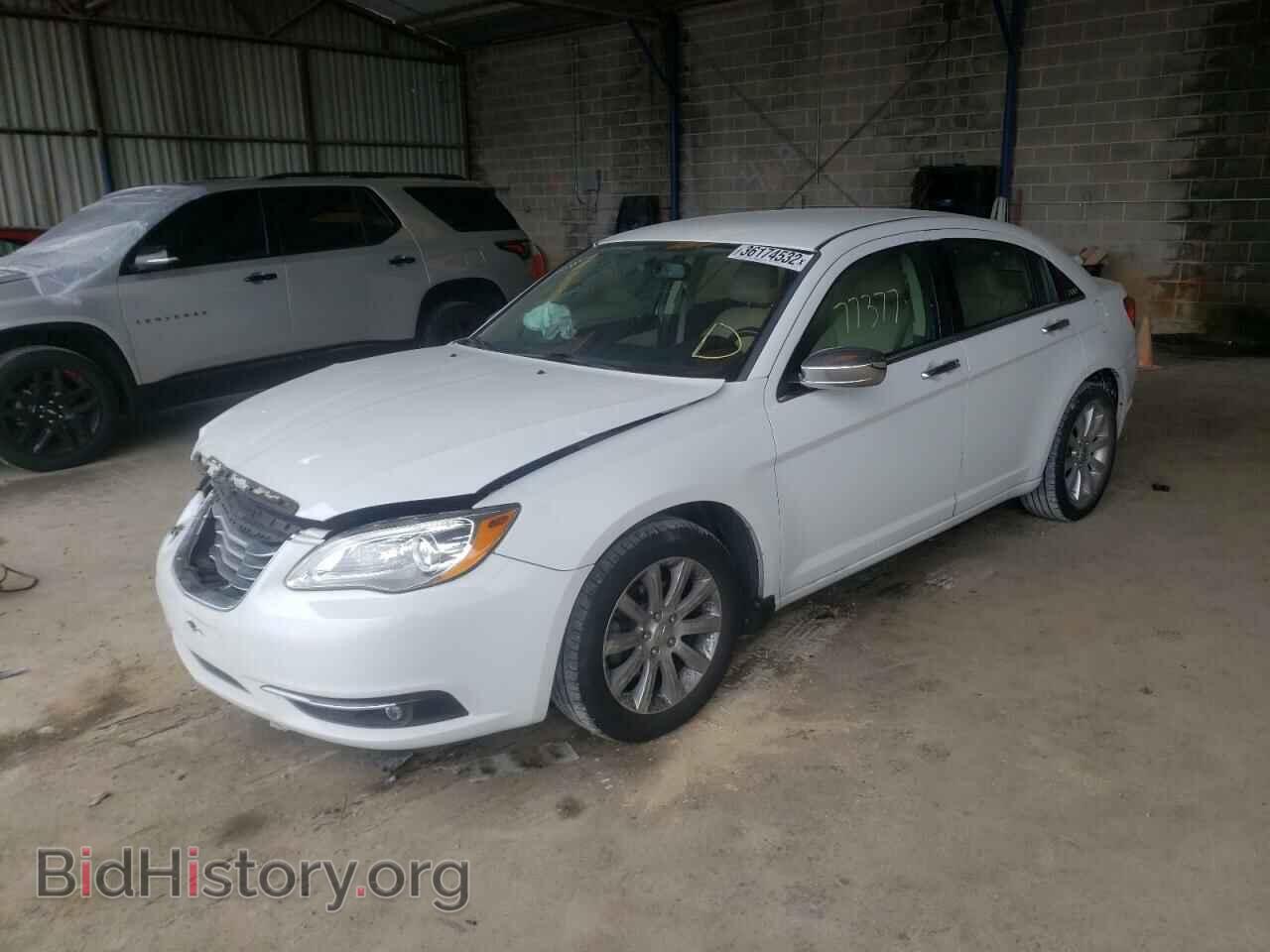 2013 CHRYSLER 200 - VIN: 1C3CCBCG8DN723861 - Фото 2