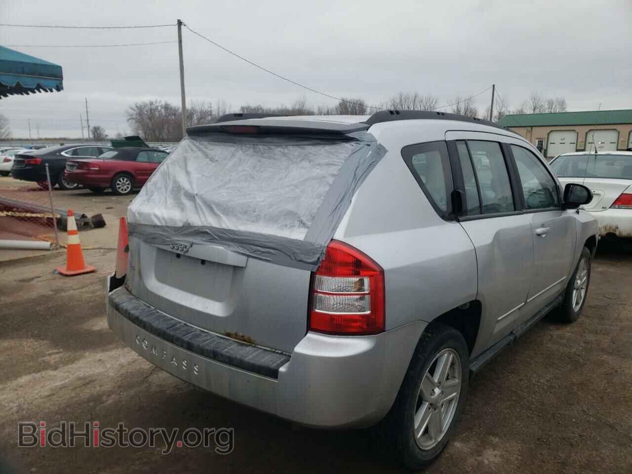 2010 JEEP COMPASS - VIN: 1J4NF4FB1AD631428 - Photo 4