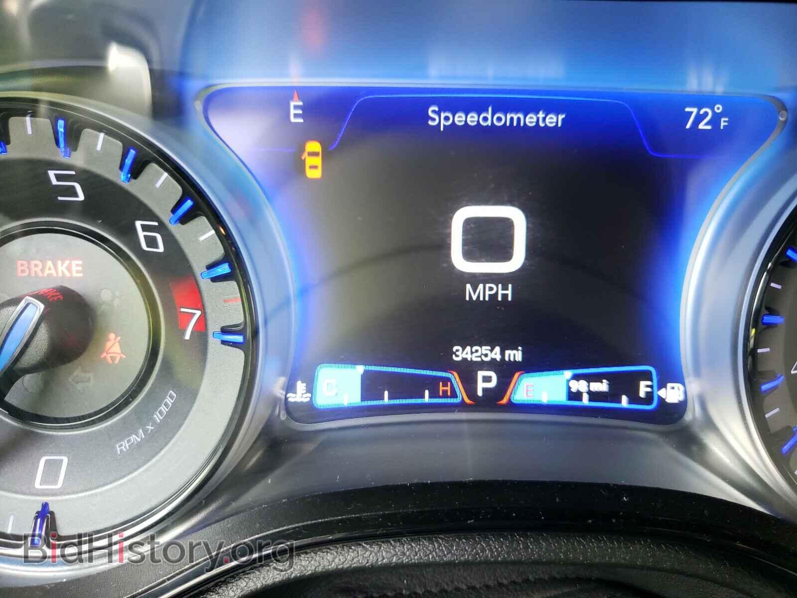 2019 CHRYSLER 300 - VIN: 2C3CCABG6KH618110 - Фото 8