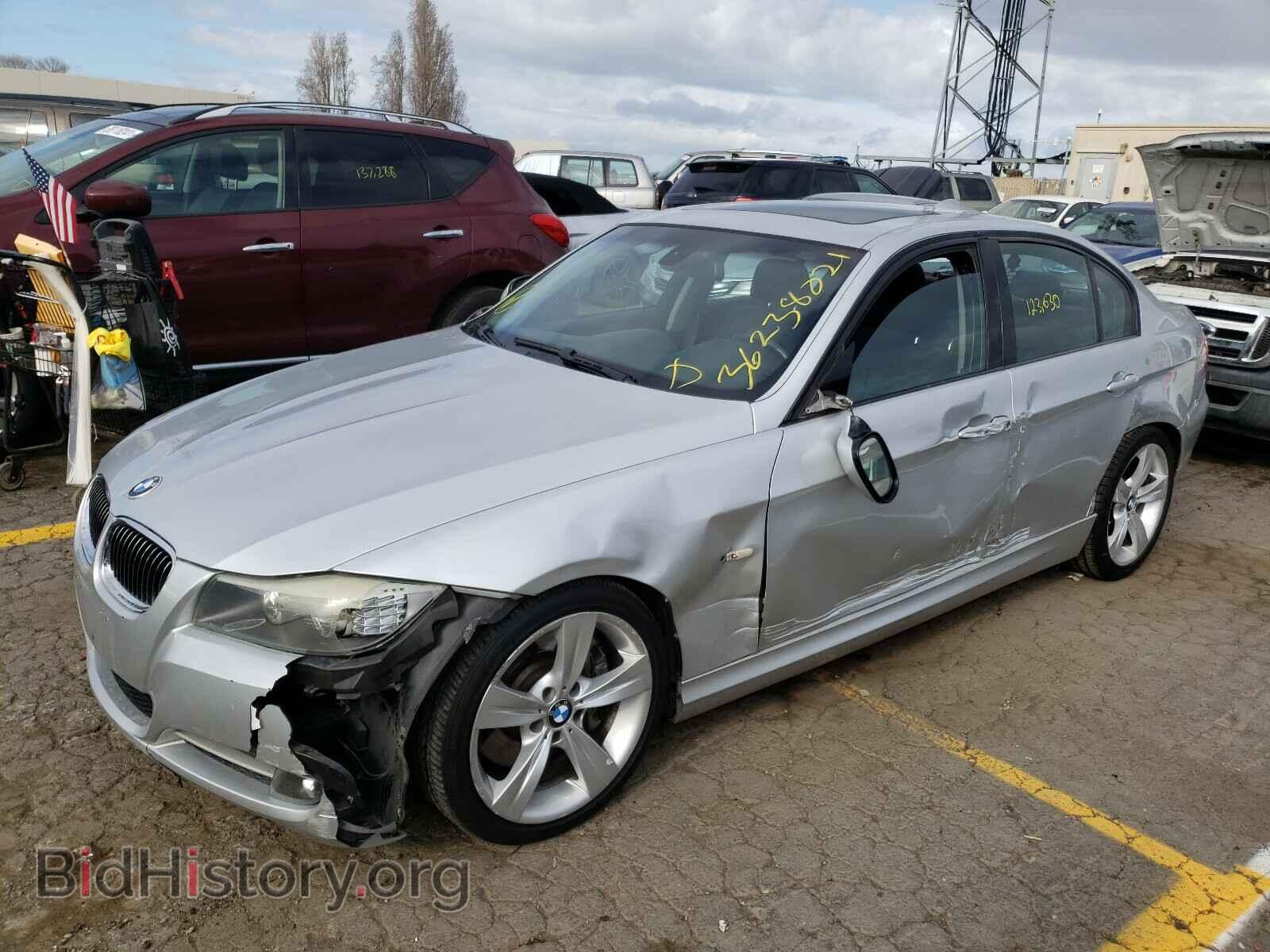 2009 BMW 3 SERIES - VIN: WBAPM77569NL87051 - Фото 2