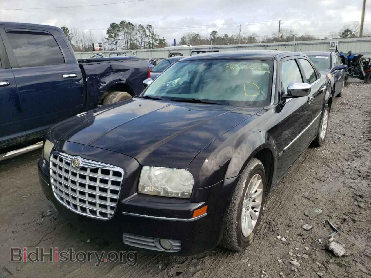 2010 CHRYSLER 300 - VIN: 2C3CA5CV0AH199230 - Фото 2